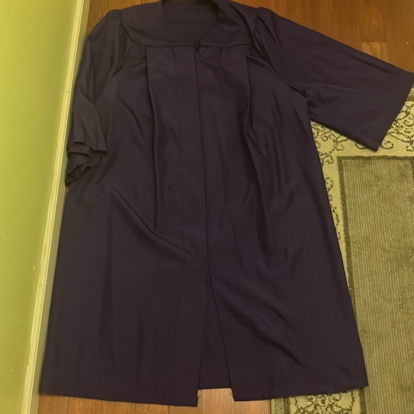 Graduation gown - Picture 5 of 6